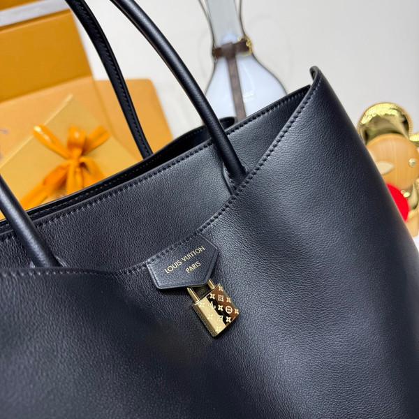 Louis Vuitton Vendôme MM in Black M26338