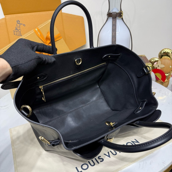 Louis Vuitton Vendôme PM in Black (M26502).