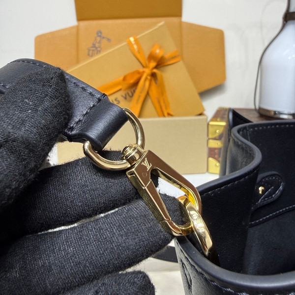  Louis Vuitton Vendôme PM in Black (M26502).