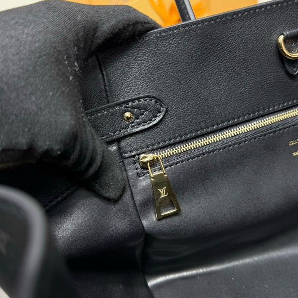  Louis Vuitton Vendôme PM in Black (M26502).