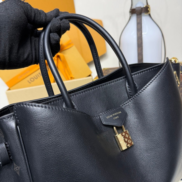  Louis Vuitton Vendôme PM in Black (M26502).