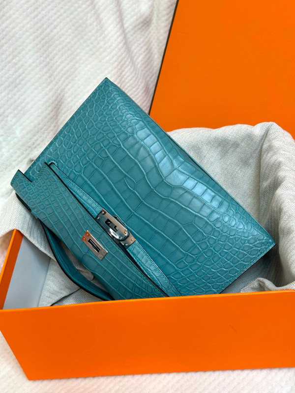 Hermès Kelly Pochette: Bleu Paon Shiny Mississippiensis Alligator