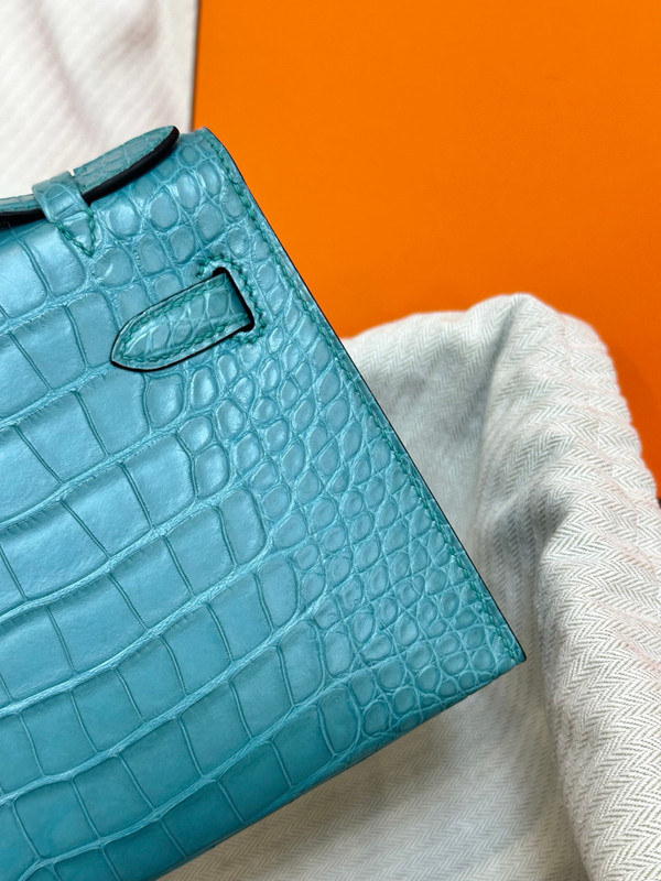 Hermès Kelly Pochette: Bleu Paon Shiny Mississippiensis Alligator