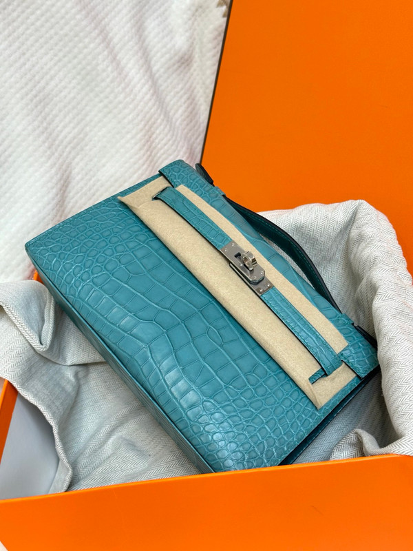 Hermès Kelly Pochette: Bleu Paon Shiny Mississippiensis Alligator