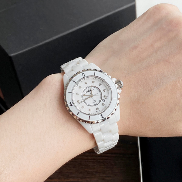 Chanel J12 White Ceramic Quartz Watch 33mm with Diamond Index