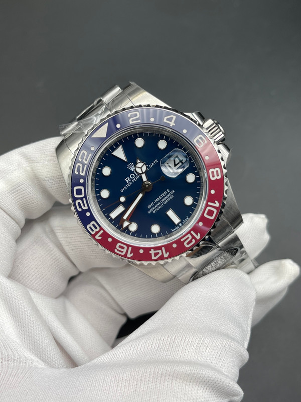 Rolex GMT-Master II 40mm, Pepsi Bezel, Oyster Perpetual Date