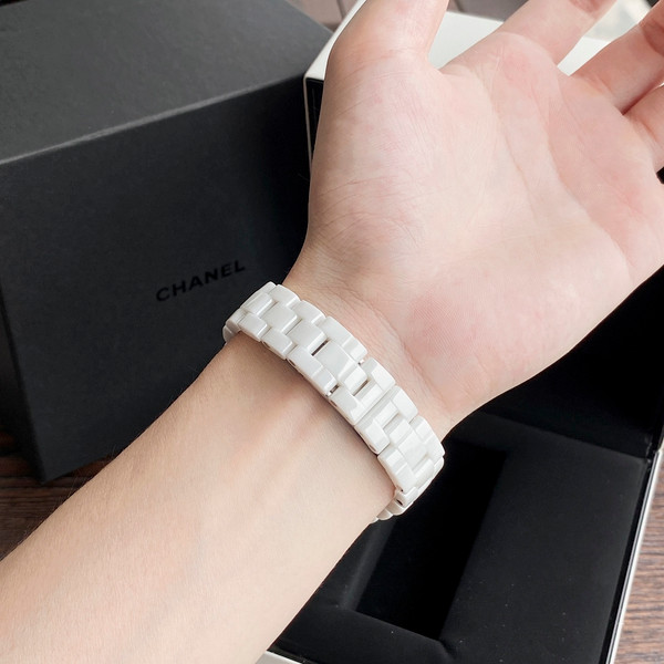 Chanel J12 33mm White Ceramic Quartz Watch