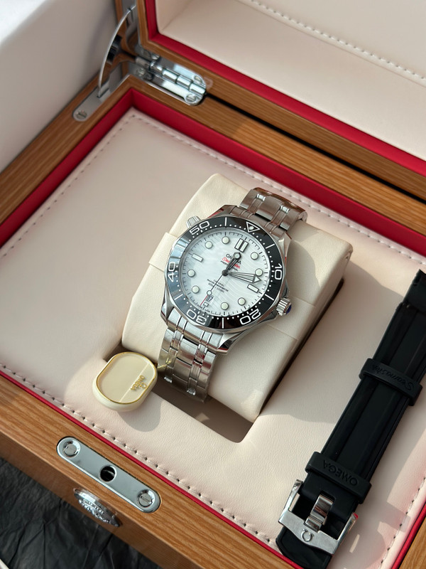 OMEGA SEAMASTER DIVER 300M 42mm Stainless Steel | Master Chronometer | Iconic Wave Dial