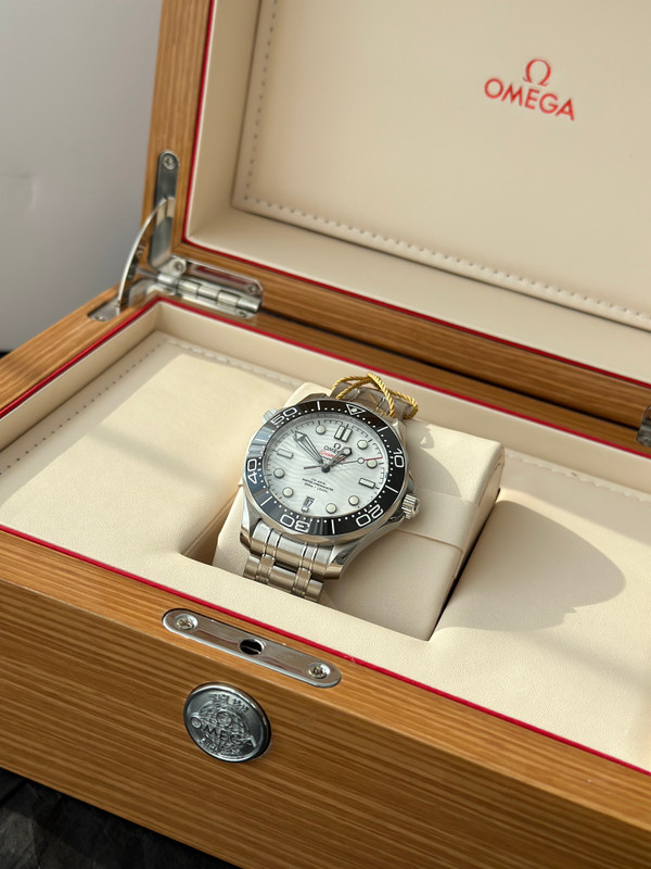 OMEGA SEAMASTER DIVER 300M 42mm Stainless Steel | Master Chronometer | Iconic Wave Dial