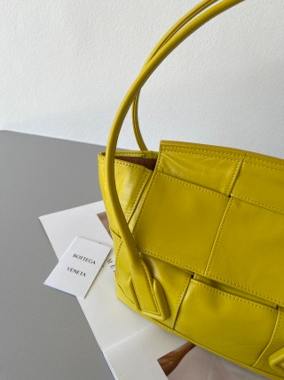 Bottega Veneta Arco 48 - Chartreuse