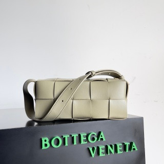 Bottega Veneta Brick Cassette - Off-White