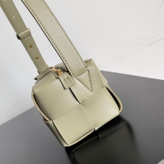 Bottega Veneta Brick Cassette - Off-White