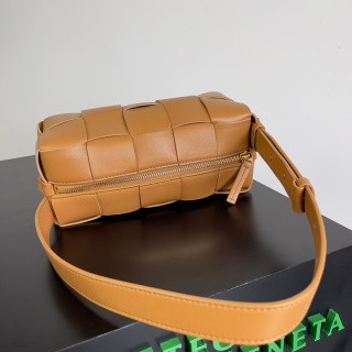 Bottega Veneta Brick Cassette - Caramel