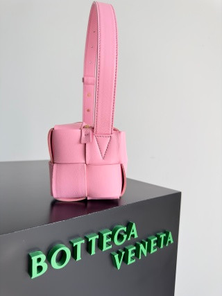 Bottega Veneta Brick Cassette - Candy Pink