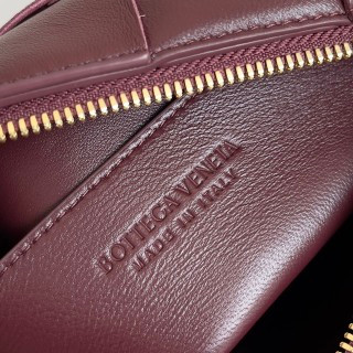 Bottega Veneta Brick Cassette - Burgundy