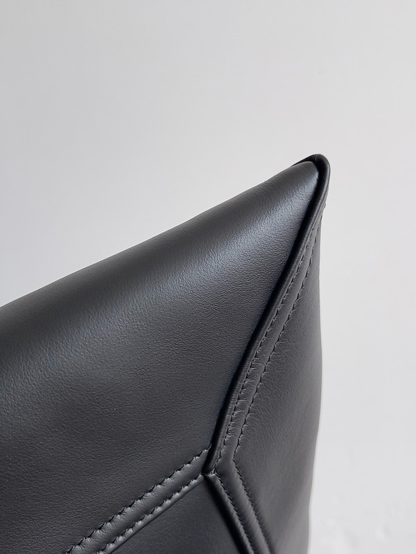 Bottega Veneta Jodie Intrecciato Leather Hobo Bag - Black