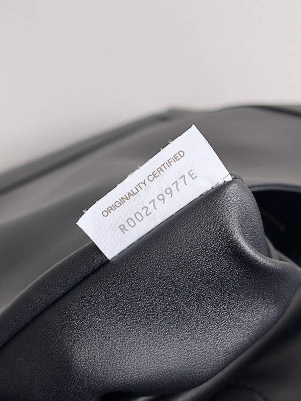Bottega Veneta Jodie Intrecciato Leather Hobo Bag - Black