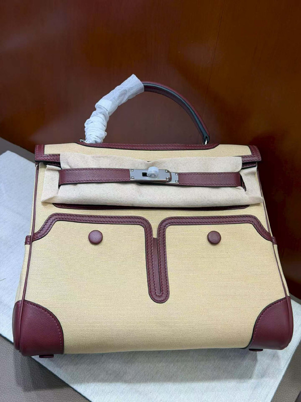 Hermès FW2026 Kelly Bag with Removable Cargo Cover – Runway Collection