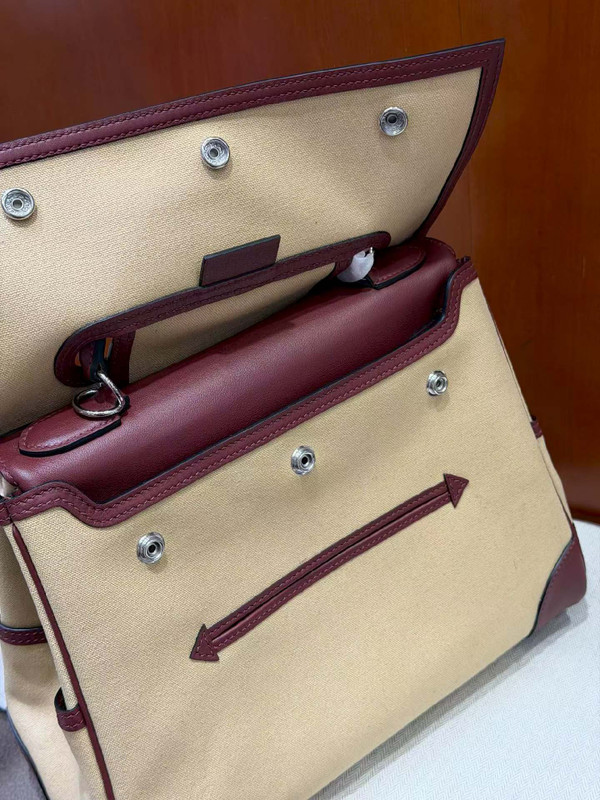 Hermès FW2026 Kelly Bag with Removable Cargo Cover – Runway Collection
