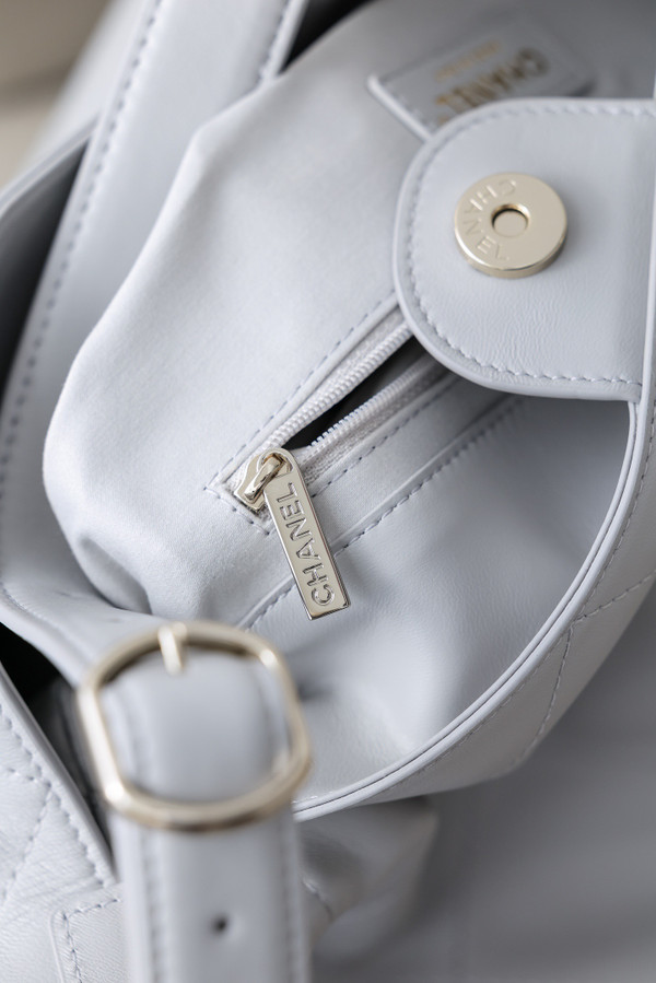 Chanel 25C Quilted Hobo Bag, Cruise 2025 Collection – Light Grey Caviar Leather