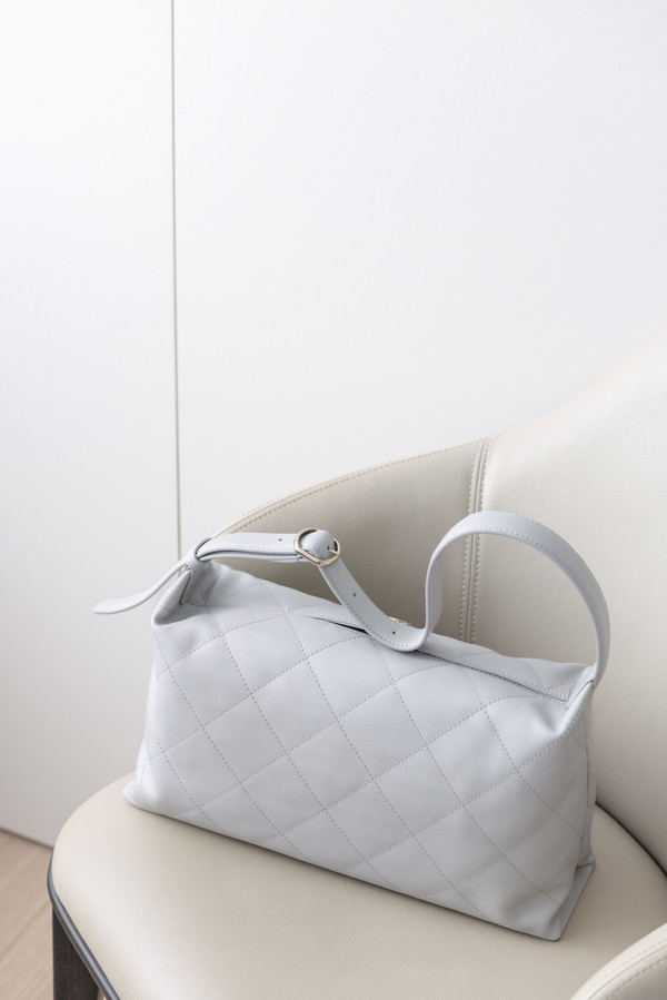 Chanel 25C Quilted Hobo Bag, Cruise 2025 Collection – Light Grey Caviar Leather