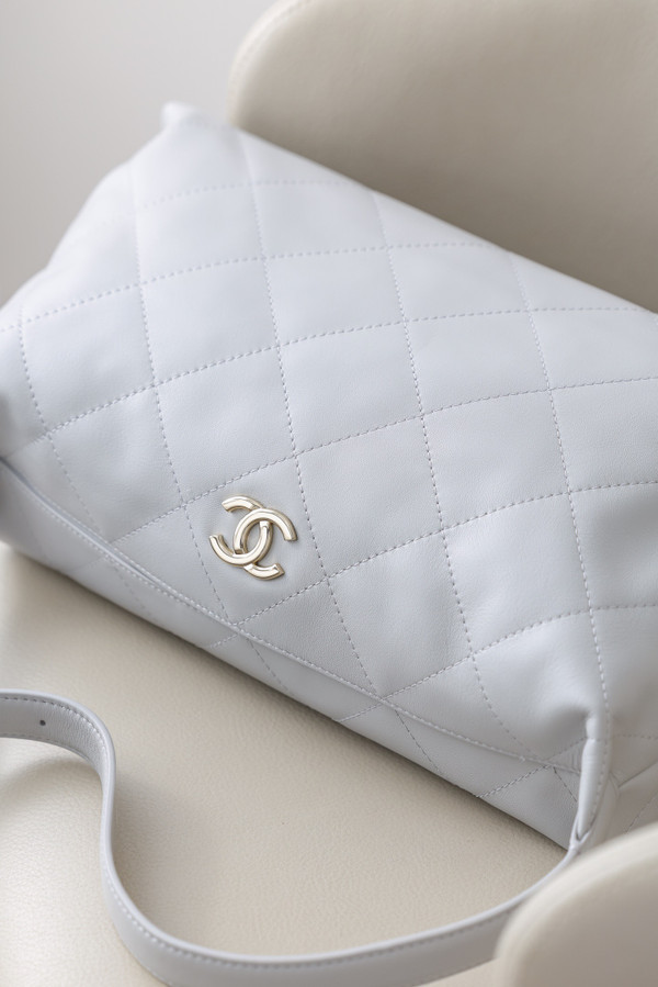 Chanel 25C Quilted Hobo Bag, Cruise 2025 Collection – Light Grey Caviar Leather
