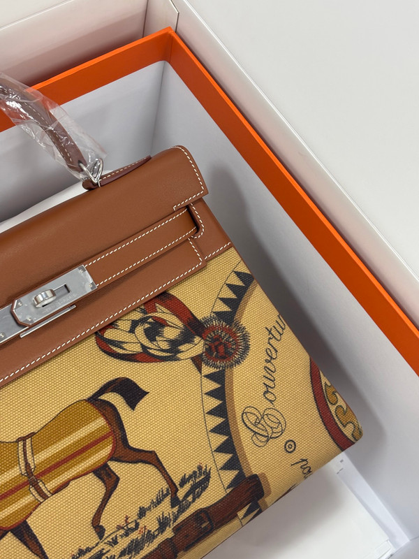 Hermès Kelly 28 Limited Edition Horse Totem Canvas