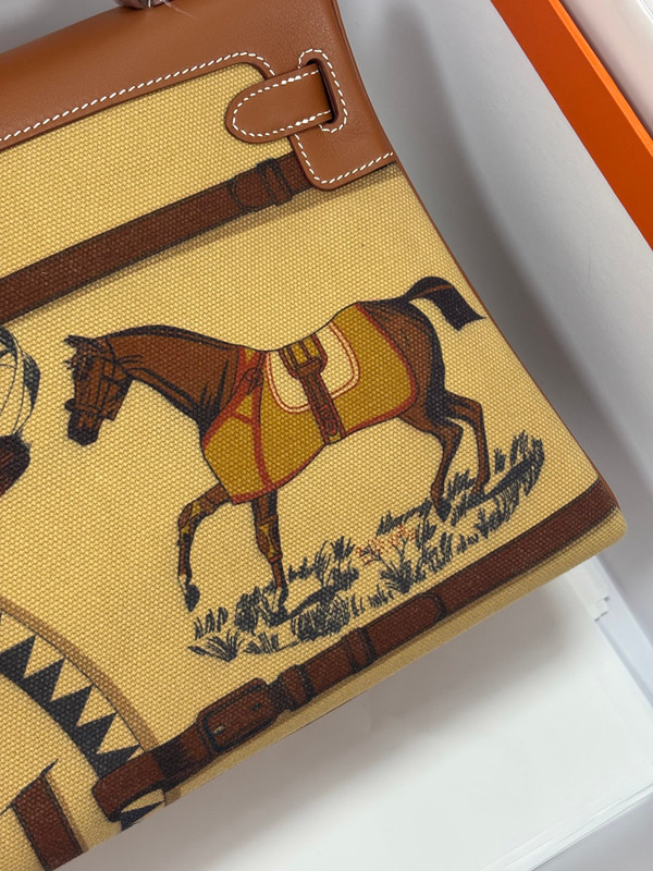 Hermès Kelly 28 Limited Edition Horse Totem Canvas