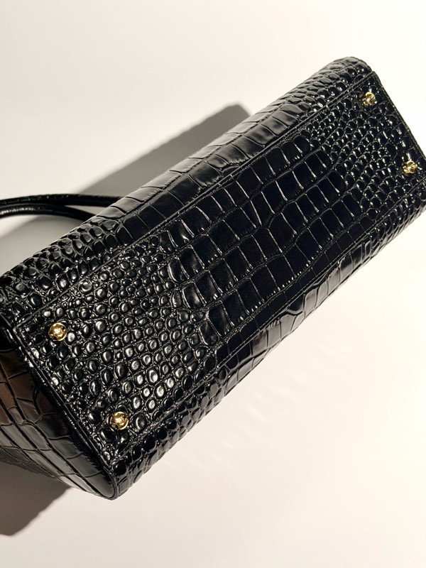 Chanel Executive Cerf Tote Black Shiny Crocodile Gold Hardware