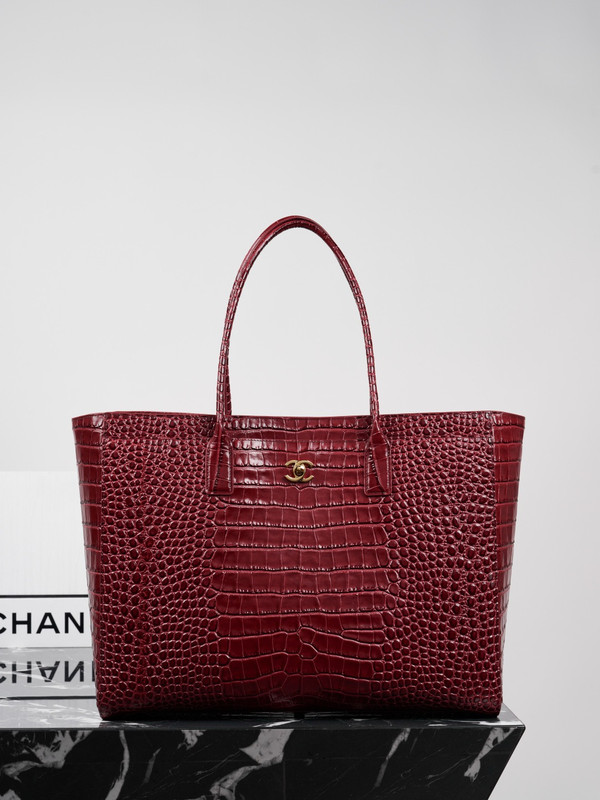 Chanel Executive Cerf Tote Bordeaux Shiny Crocodile Gold Hardware