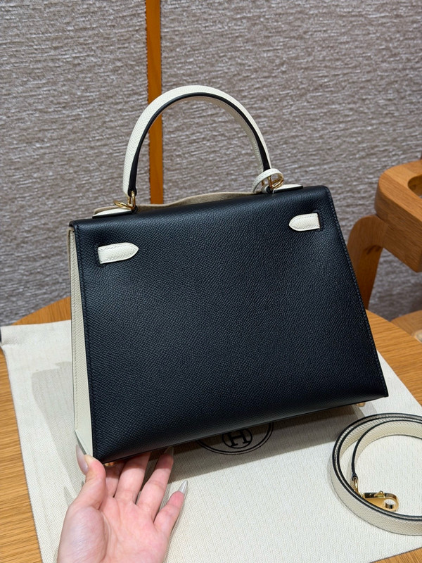 Hermès Kelly 28 Sellier Craie/Black Epsom HSS Special Order Gold Hardware