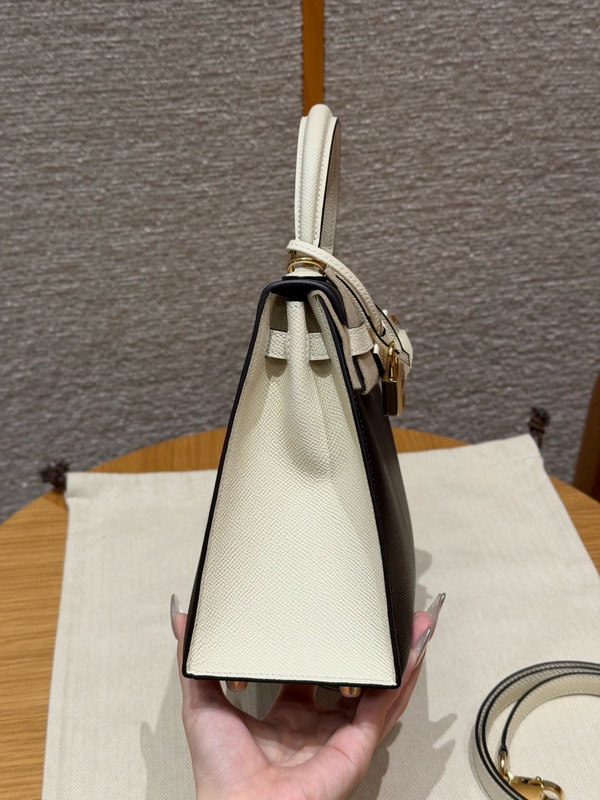 Hermès Kelly 28 Sellier Craie/Black Epsom HSS Special Order Gold Hardware