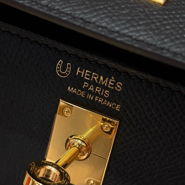 Hermès Kelly 28 Sellier Craie/Black Epsom HSS Special Order Gold Hardware