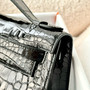 Hermès Kelly Pochette Shiny Porosus Crocodile / Alligator Lisse (Noir Black PHW)