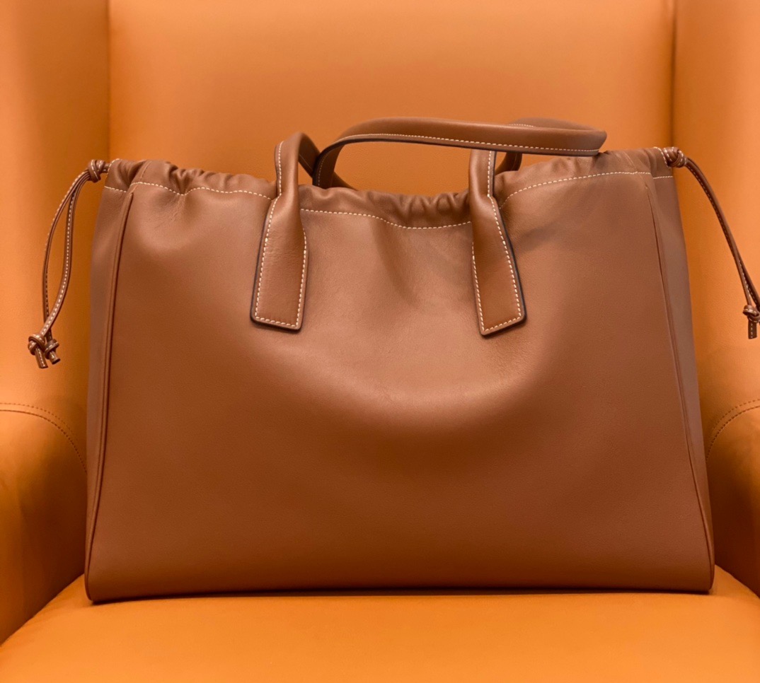 CELINE CABAS DRAWSTRING CUIR TRIOMPHE IN SMOOTH CALFSKIN TAN