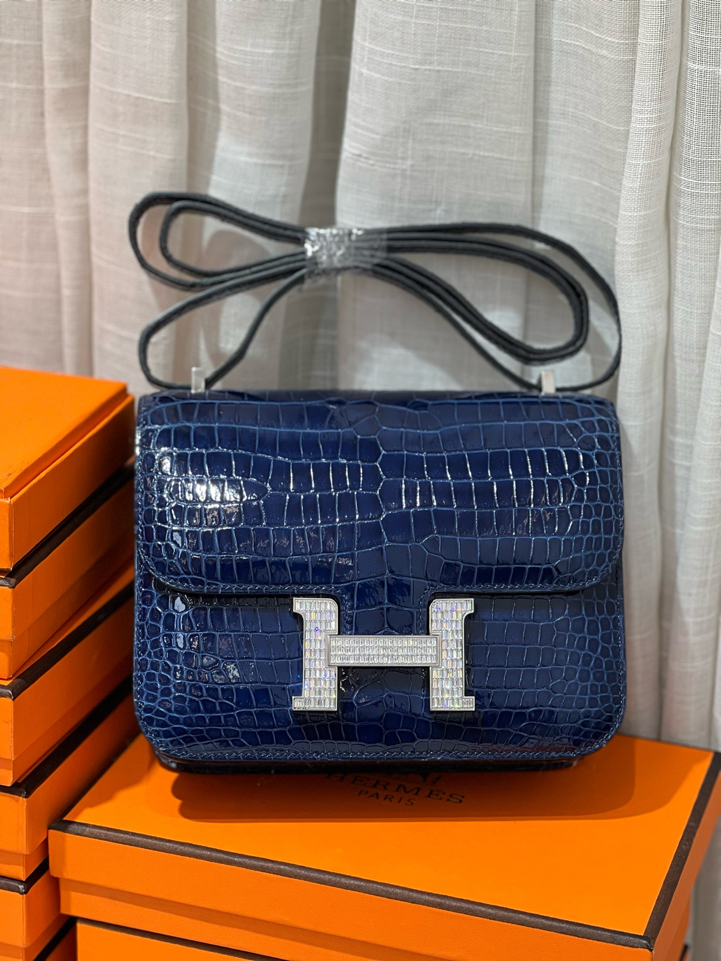 HERMES SHINY BLEU ÉLECTRIQUE POROSUS CROCODILE MINI CONSTANCE 18