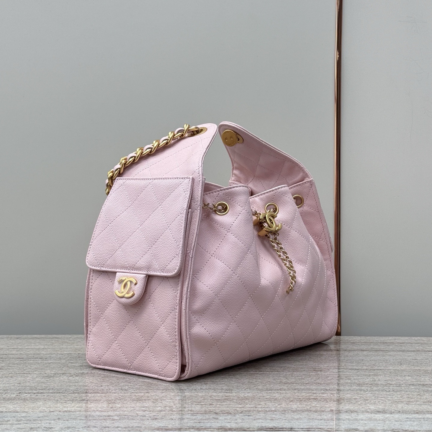 Chanel SPRING-SUMMER 2025 CHANEL 25 SMALL HANDBAG LIGHT PINK - BVPRIVE