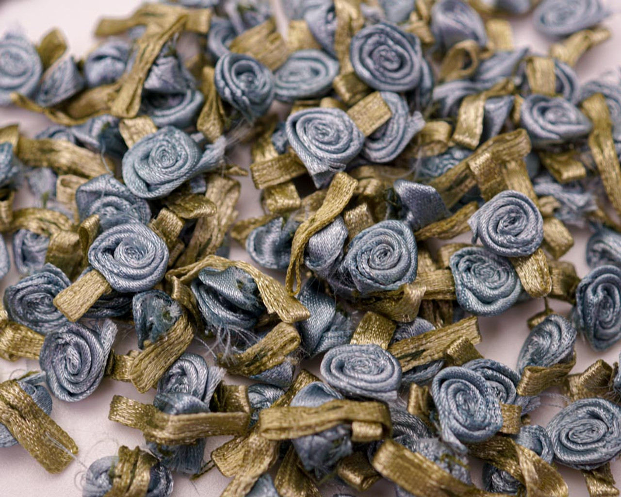 DIY, How to Make a Bouquet of Roses from Satin Ribbons Easy