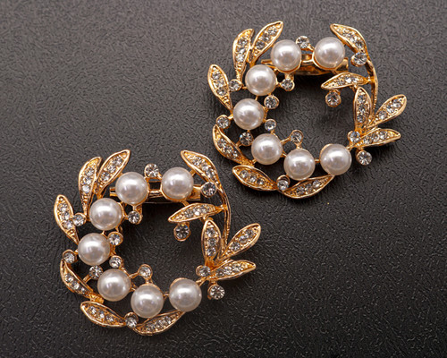 1 3/4"x 1 1/2" Old Gold Round Brooch with Clear Rhinestones and White Pearl - Pack of 12
