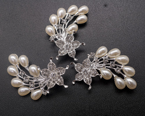 2 1/4"x 1 1/4" Silver Flower Brooch with Clear Rhinestones and White Pearl - Pack of 12 2 1/4"x 1 1/4" Silver Flower Brooch with Clear Rhinestones and White Pearl - Pack of 12