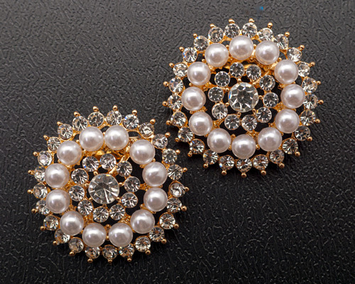 1 1/4" Old Gold Round Brooch with Clear Rhinestones and White Pearl - Pack of 12