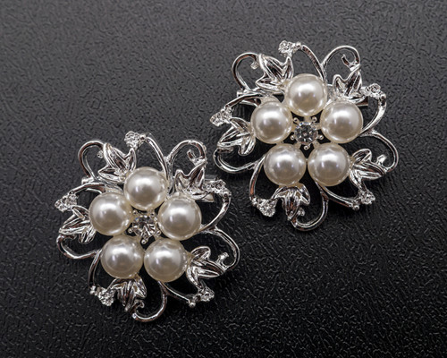1 3/8" Silver Flower Brooch with White Pearls and Clear Rhinestone - Pack of 12 1 3/8" Silver Flower Brooch with White Pearls and Clear Rhinestone - Pack of 12