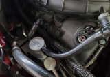 11-17 Ford Mustang (3.7) Motorölabscheider - J&L 3.0 V2 - Aluminium - Beifahrerseite - Silber Beifahrerseite