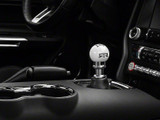 11-14 Ford Mustang (5.0) Schaltknauf Schaltgetriebe - RTR - Weiß - Schwarze Gravur