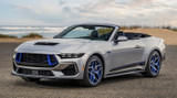 24-26 Ford Mustang Emblem Kühlergrill - "GT/CS" - Blau