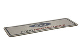 05-26 Ford Mustang Emblem am Armaturenbrett - Ford Performance