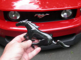 10-14 Ford Mustang Emblem Kühlergrill - Schwarz OEM Ford