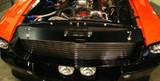 67-68 Ford Mustang Abdeckung Kühlerträger - Eleanor - Schwarz Eloxierte Aluminiumversion - Für Fahrzeuge ohne Klimaanlage - Ohne Loch für die Haubenentriegelung Vorne