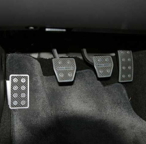 05-09 Ford Mustang Pedalauflagen für Brems-, Kupplungs- und Gaspedal