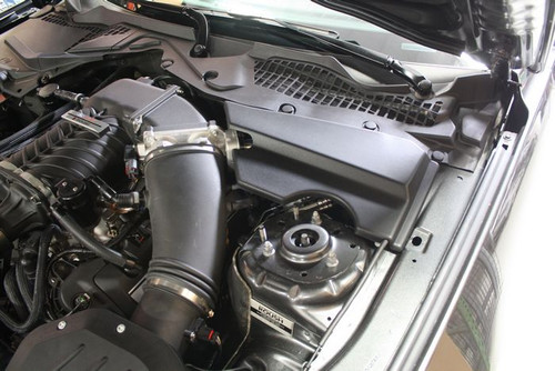 52889305-15-23-Ford-Mustang-Hauptbremszylinder-Abdeckung-mit-ROUSH-Kompressor-1
